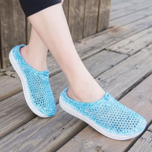 2021 Women Casual Clogs Breathable Beach Sandals Summer Slippers Slip On Womens Shoes Home Ladies Shoes Fashion Hollow Pantuflas
