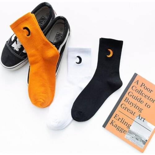 Womens Sports Socks 2020 New Embroidery Moon Ins Tide Black And White Womens Socks In Tube Cotton Socks Wholesale Manufacturer
