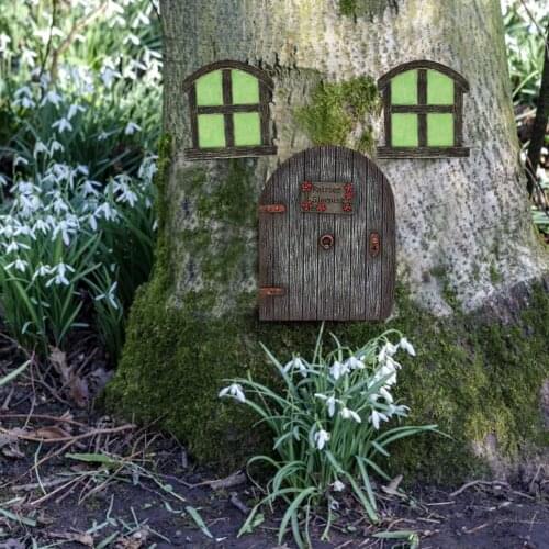 Miniature Fairy Tree Face Decorations Door And Windows 3D Realistic Garden Hanging Figurines Outdoor Resin Tree Hugger Ornament