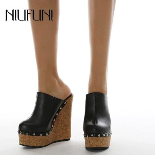 NIUFUNI Women Sandals Slippers Plus Size 35-42 Rivet Platform Wedge High Heels Casual Shoes For Women Slides sandales femmes
