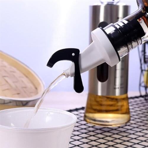 Olive Oil Sprayer Vinegar Bottles Can ABS Lock Plug Seal Leak-proof Food Grade Plastic Nozzle Sprayer Liquor Dispenser