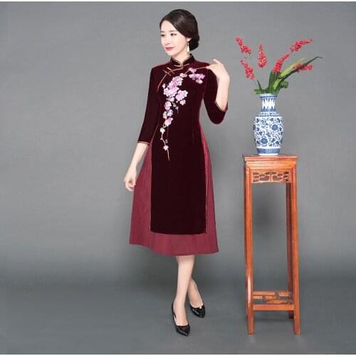 Chinese Style Ladies Cheongsam Mandarin Collar Dress Elegant Embroidery Floral Slim Qipao Autumn New Velvet Aodai Dress Vintage