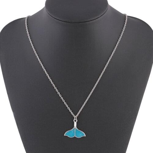 Charm Glow In The Dark Mermaid Pendant Necklace Fashion Delicate Blue Luminous Fishtail Collarbone Chain for Women Jewelry Gift