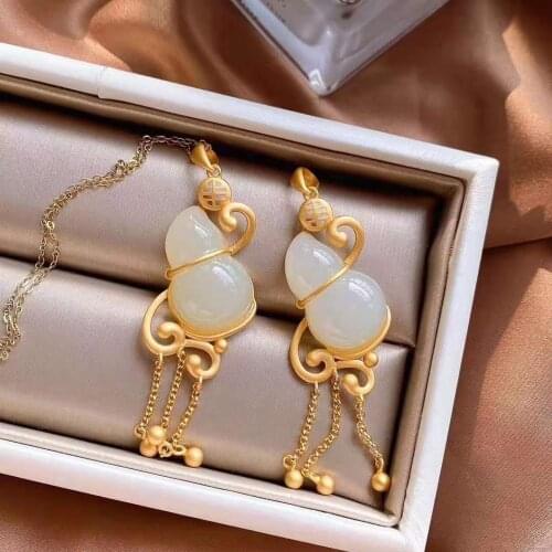 Natural Hotian Jade Pendant Womens Small Calabash Jade Necklace Retro Chinese Style to Give Mom Birthday Gift for Elders