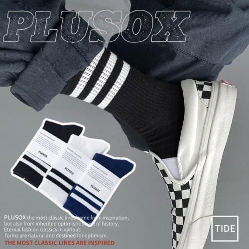 LEOSOXS New mens socks trendy striped Japanese collegiate sports student skateboard black and white middle tube cotton socks