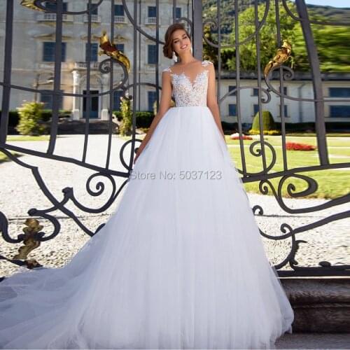 Tulle Ball Gown Wedding Dresses Lace Appliques Sleeveless Scoop Court Train Bridal Gown Vestidos De Noiva Robe De Soiree