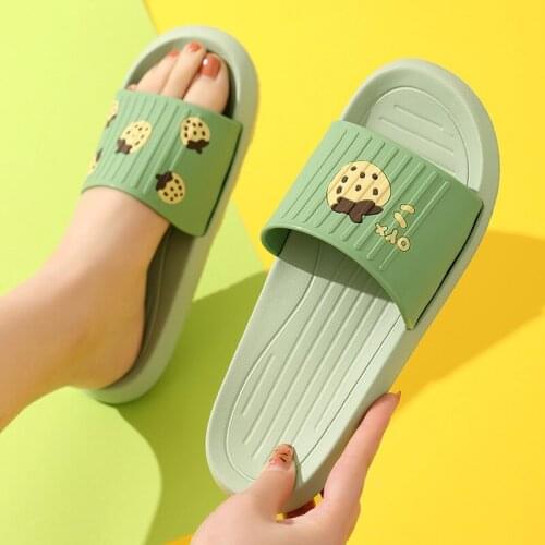 Men Slippers Flips Flops Sandals Women Summer Shoes Fashion Cartoon Strawberry Platform Slides Non-Slip Flats Indoor Bathroom