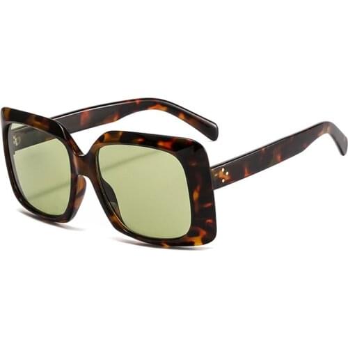 Fashion Leopard Green Sunglasses Women Square Rivet Shades Men Vintage Design Oversized Sun Glasses Women Shield Oculos De Sol
