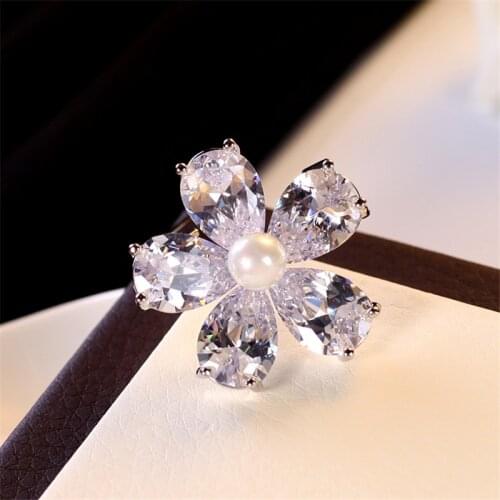 New Hot Mini Flower Rhinestone Pins Badge Brooches For Women Men Fashion Accessories Jewelry Boutonniere Hijab Pins Broszka
