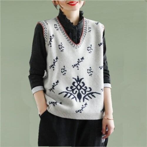 V-neck retro outer wear sleeveless vest knitted autumn and winter new style 2021 loose sweater women all-match casual