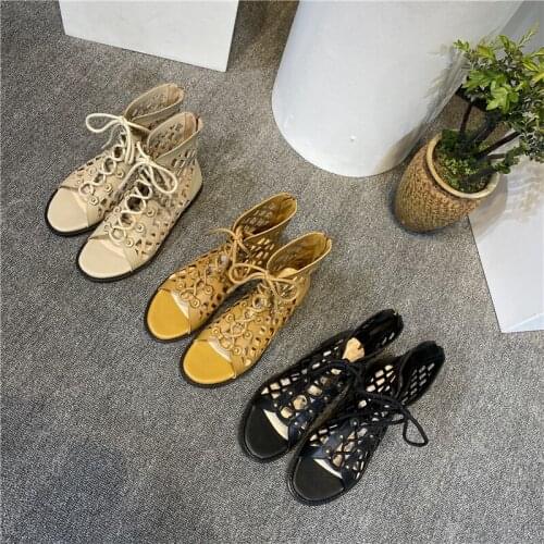 Urumbassa Low-heeled Shoes