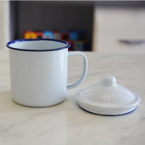 Rust free good quality 370ml unbreakable nostalgic cookable heatable enamel tea mug with lid blue rim on mug and lid