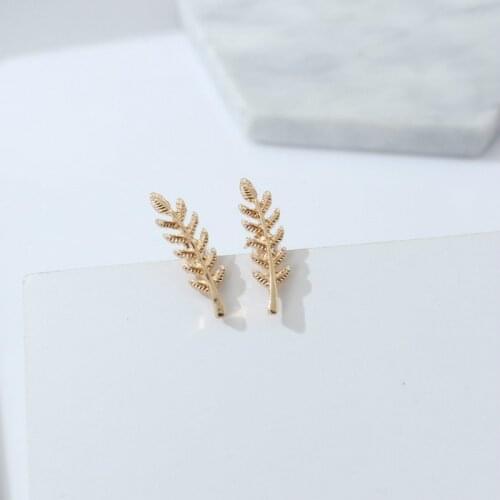 2017 NEW vintage feather Earrings metal Korean Hollow Out leaves Minimalist simple metal Stud Earring Pending Charms boho Brinco