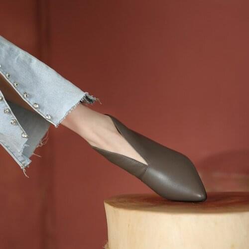 MKKHOU Fashion Short Boots Womens New Retro Genuine Leather Pointed V-mouth Cat Heel 4cm Mid Heel Commuter Ankle Boots