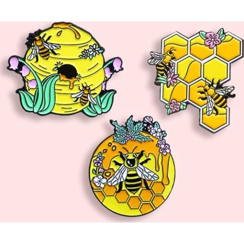 Yellow Honeycomb Metal Badge Sweet Honey Cartoon Bee Flower Enamel Brooch Cute Fun Lapel Backpack Jewelry Accessories Gift