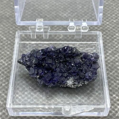 67 g Natural blue fluorite is produced in Fujian, China 6# Box :35*35*35 mm