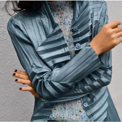 BLUE FOLD Women's Shirts