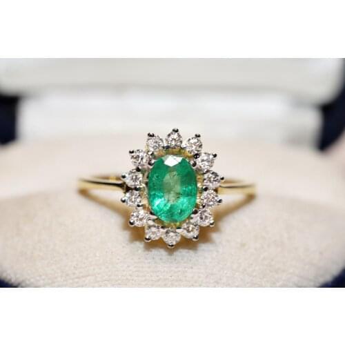 Perfect New Made 18k Gold Natural Diamond And Emerald Decorated Pretty Ring