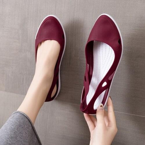 Women Jelly Sandals Shoes Breathable Summer Flats Outdoor Female Beach Sandals Slip On Comfortable Casual Shoes Burgundy Slides