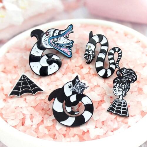 Reptile three kinds of snake flying animal bat and spider leprechaun combination series brooch horror to send friends denim