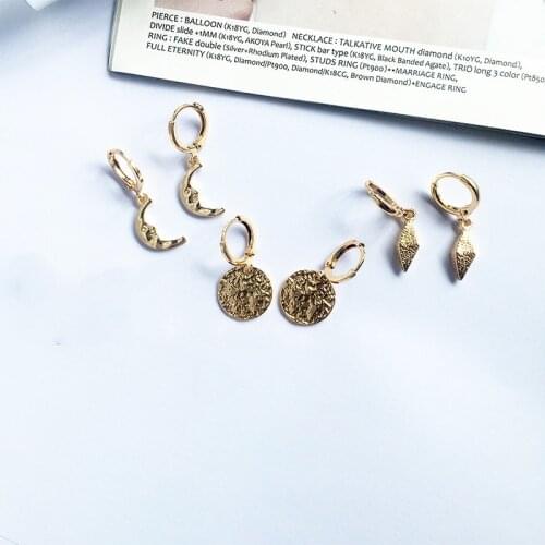 WTLTC Dainty Small Coin Moon Huggie Earrings Women Geometric Ear Cartilage Earrings Minimal Charm Hoop Earrings Bohemia Jewelry