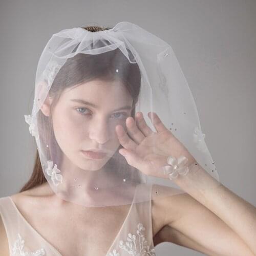 V618 Factory Beautiful Rhinestone Short Soft Tulle Wedding Veil With Yarn Flowers One Layer Sex Bridal Veils