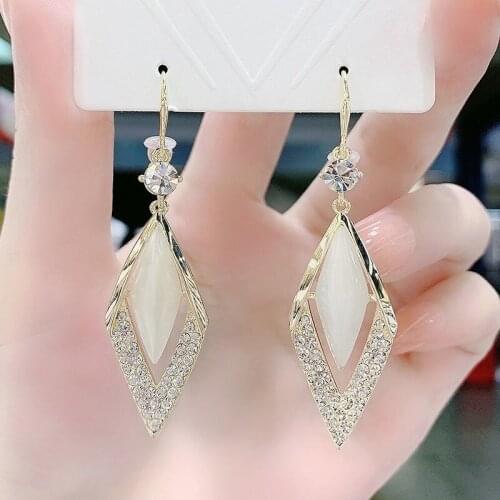 2021 new high-quality opal geometric earrings, high-quality diamond earrings, modified face, round face, thin earrings