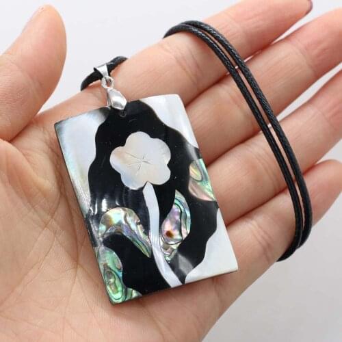 Natural Square Shell Pendant Flower Pattern Necklace Charming Jewelry Mother of Pearl Shell Necklace Leather Rope for Women Gift