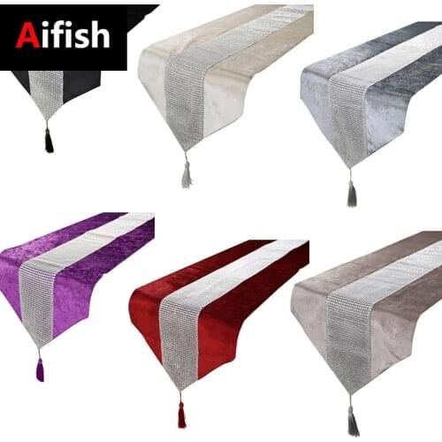 Airfish Modern Rhinestone Table Runner Pillow Package Towel Wedding Party Christmas Cake Floral Flannel Tablecloth Decoration 5