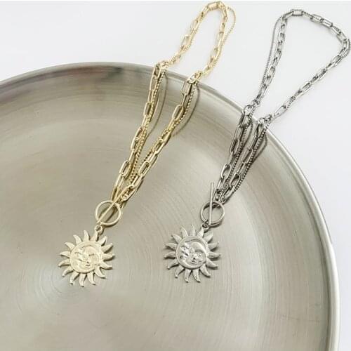 Origin Summer Street Style Sun Flower Smile Face Pendant Necklace for Women Exquisite Double Layer Toggle Clasp Necklace Jewelry