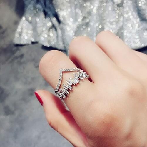 Huitan Novel Design Women Engagement Rings with Shiny Cubic Zirconia Statement Finger Ring for Party Female Wedding Band Jewelry