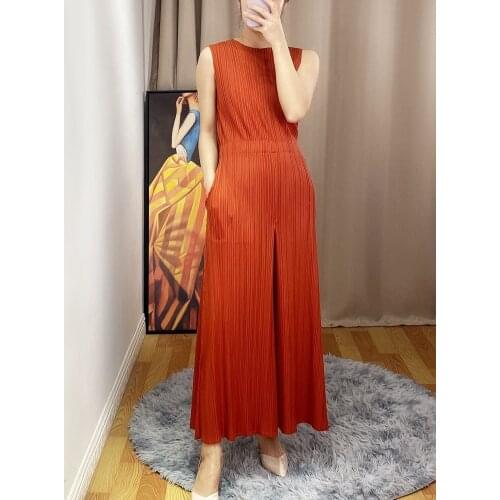 2021 spring new womens jumpsuit Miyak fold Basic Pleated Fashion solid color sleeveless wide-leg jumpsuit High flexibility tied