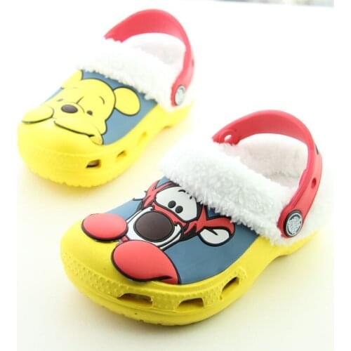 Cartoon Cute Bear Kids Clogs Warm Fur Childrens Indoor Shoes Home Hole Mules Navy Cute Pins Sandal EVA Flat Kid Shoes