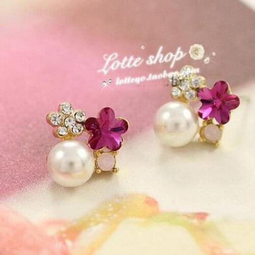 High-end Ladies Temperament Five-leaf Plum Earrings Exquisite Crystal Pearl Flower Wholesale