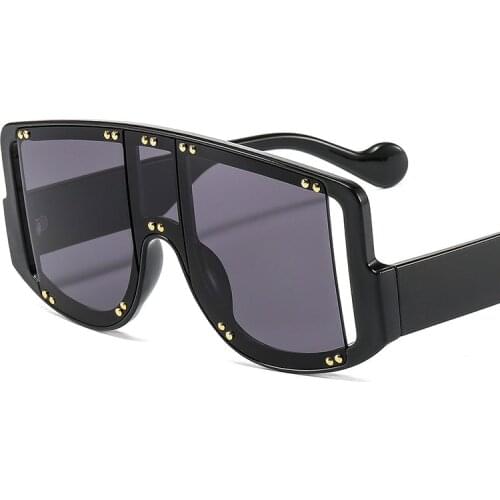 2021 New Big Frame Oversized Sunglasses Luxury Brand Designer Rivet Colored Glasses Punk Eyewear Men Women Sunglasses
