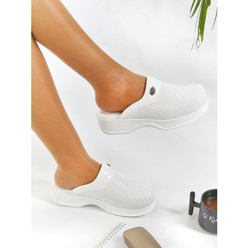 2021 Women Nurse Medical Doctor Clogs Lady Dentist Laboratory Chef Comfortable Warm Orthopedic Non Slip Surgical Shoes Work Flat