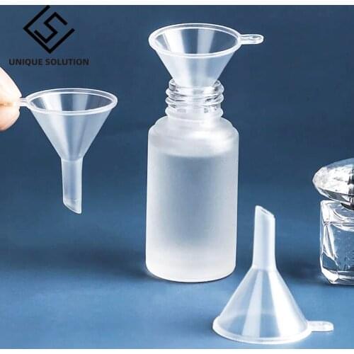 50pcs Small Clear Plastic PP Mini Funnels Packaging Travel Tools for Empty Bottle Filling Perfumes Essential Oils Aromatherapy