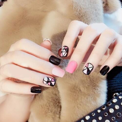 24pcs Cute Pink Color press on nail Women Sweet Black White Print Fake Nails Short Size Full Cover Design false nails with glue