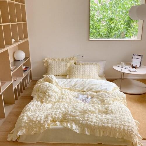 Goldeny Linens
