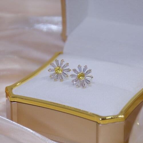 2020 Korean New Design Fashion Jewelry Exquisite Small Copper Inlay Zircon Small Daisy Flower Earrings Elegant Female Earrings