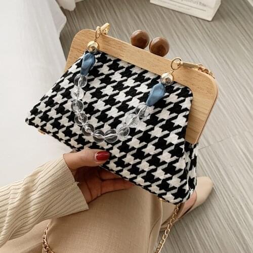 Fashion Wooden Clip Shell Women Shoulder Bags Designer Plaid Beading Handle Handbags Luxury Chains Crossbody Bag Female Clutches