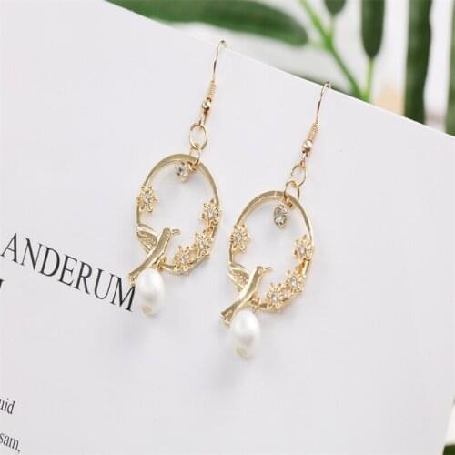 Europe and the United States new fashion bird earrings alloy long studs female Korean version of small fresh earrings pendant fa