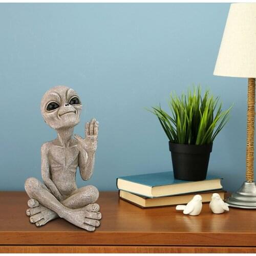 Resin Outer Space Alien Statue Home Crafts Outdoor Garden Figurine Miniatures Accessories Alien Martians Sculpture Decoration