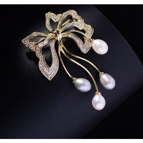 Vintage Hollow Bowknot Women Brooches Pins Luxury Zircon Rhinestone Brooch Wedding Jewelry Freshwater Pearl Tassel Pin Broach