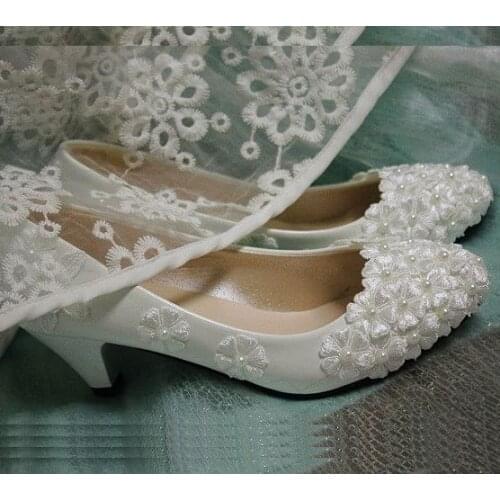 Sweet lace pearls pumps shoes woman handmade lace flower bridal brides party dinner proms dress dancing wedding shoes ivory
