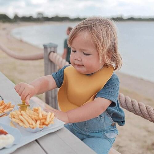 Waterproof Silicone Feeding Bibs Classic Baby Safety Anti Slip Cartoon Apron for Household Caring Children Ornament