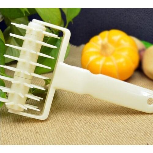 1PC Plastic Baking Pizza Cookies New Dough Roller Pastry Pie Needle Wheels Cutter Sewing Machine Cake Bread Hole Punch OK 0241