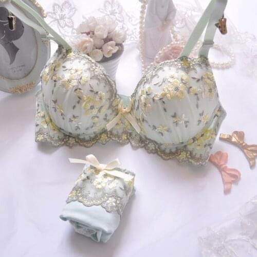 Young girls small Fresh Sleep Underwear Lace Love Embroidery Thin Cup With Pad Embroidery Japanese Lingerie Bra and Panty Sets