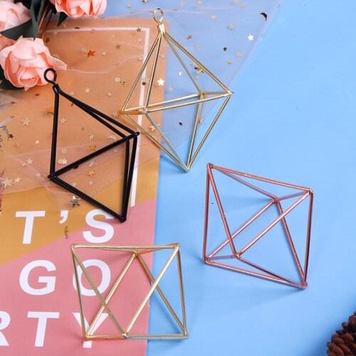 1PC New Hanging Planters Geometric Swing Wrought Iron Tillandsia Air Plants Holder Triangular Shaped Metal Rack