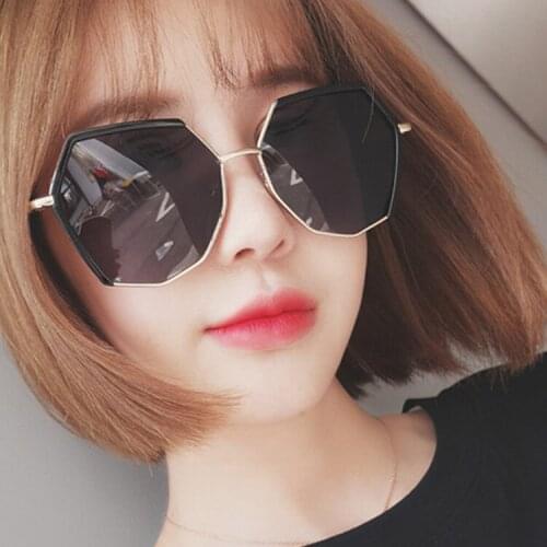 Cute Sexy Retro Sunglasses Women Famous Brand Small Gold Black Vintage Retro Sun Glasses Female Eyewear Oculos de sol feminino